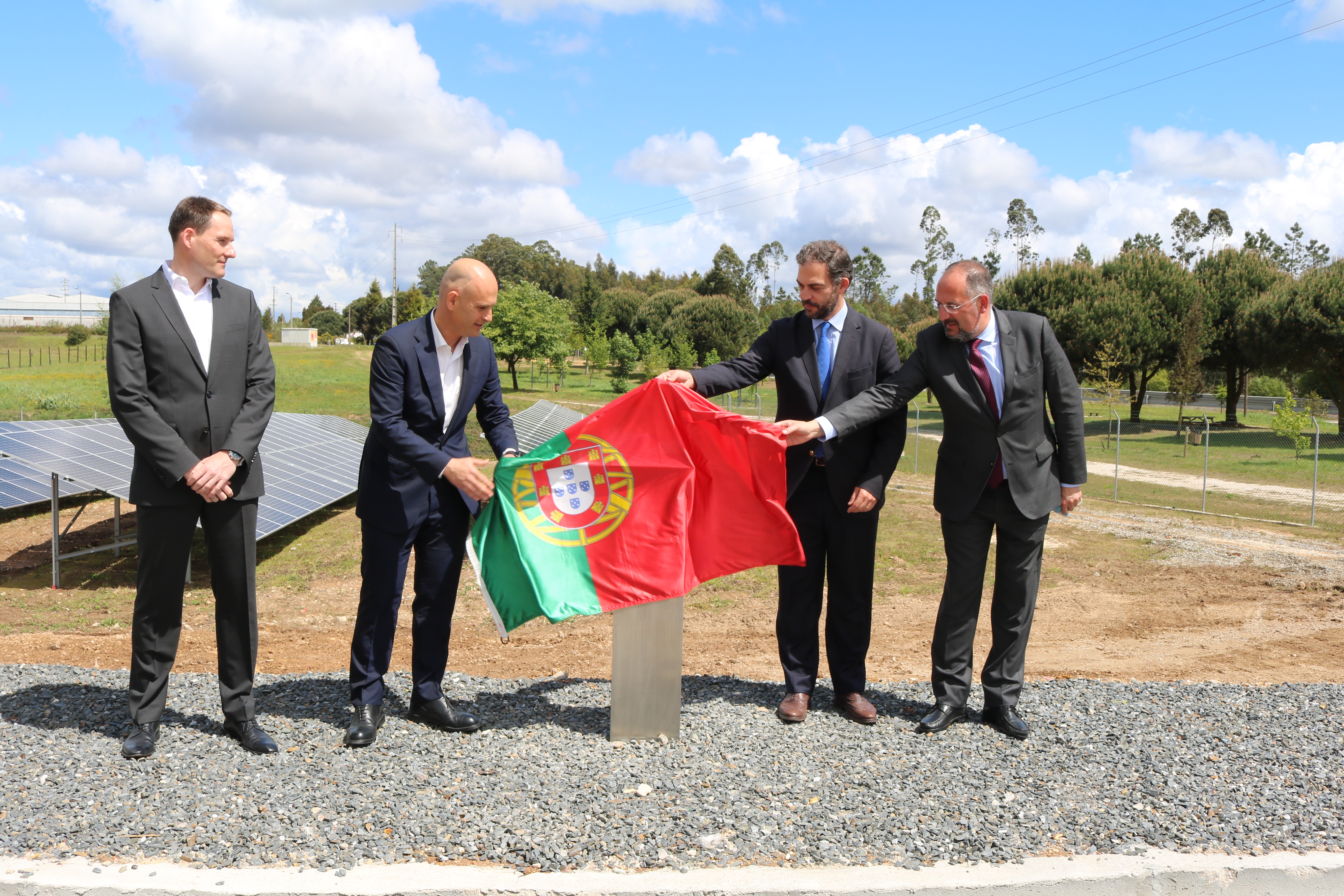 LIXIL eröffnet Solarpark am portugiesischen Produktionsstandort Albergaria