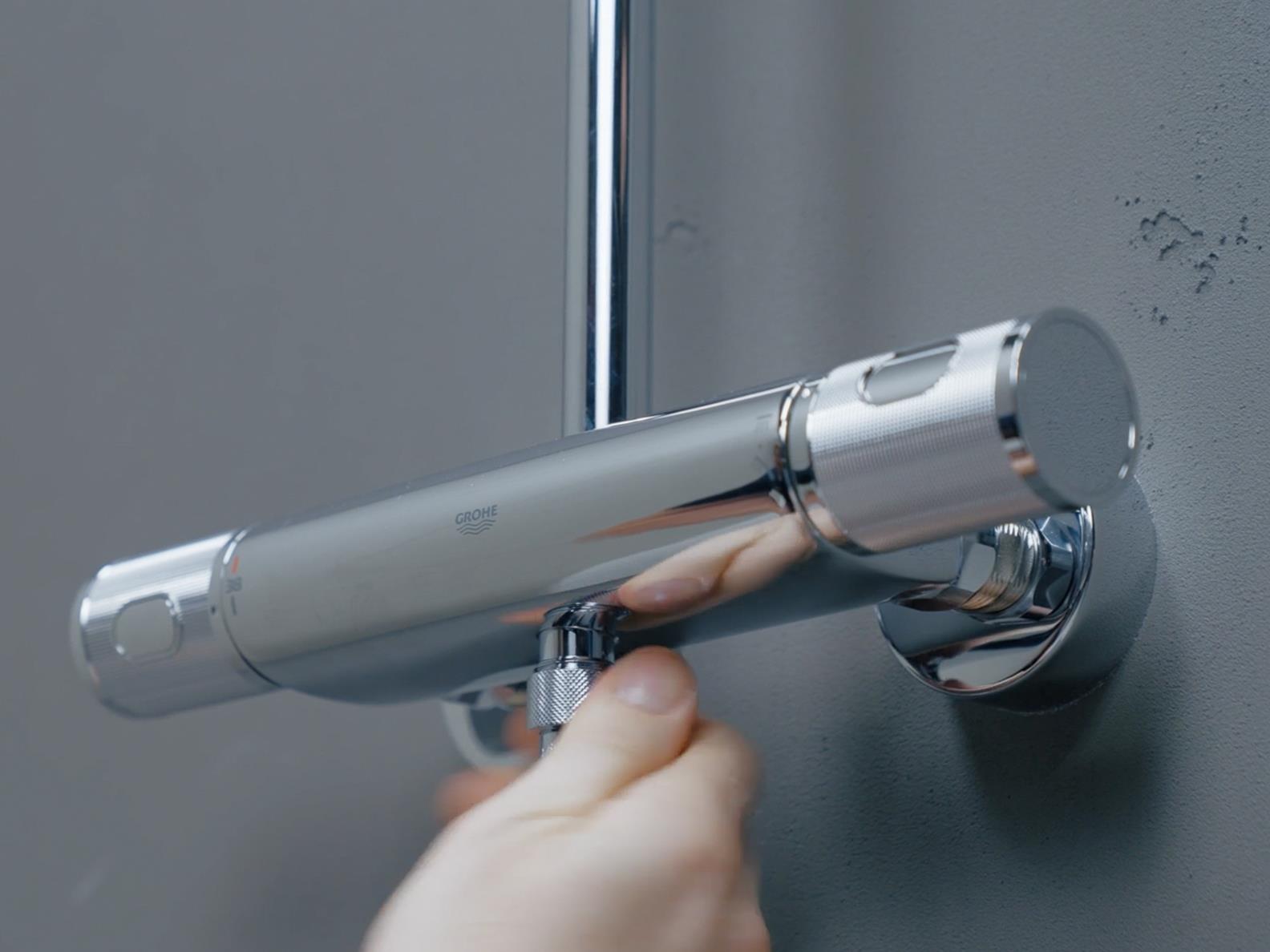 How-to-attach-a-showerhose