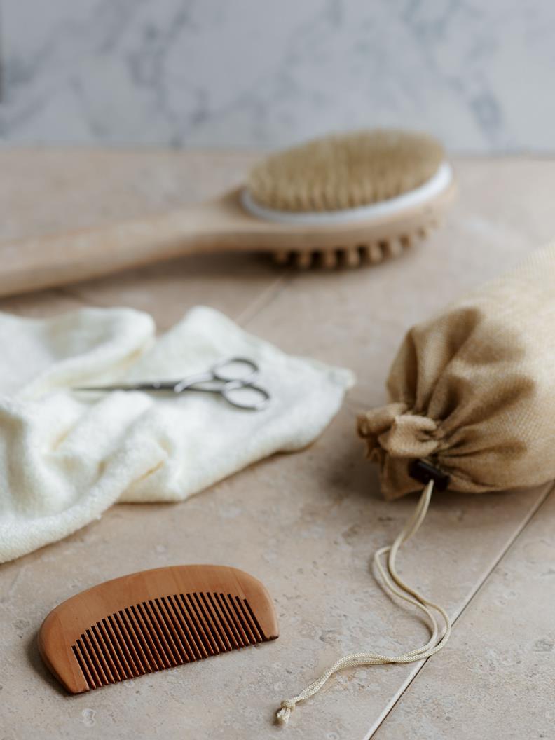 Eurosmart_Collage-04_stock picture_utensils bathroom