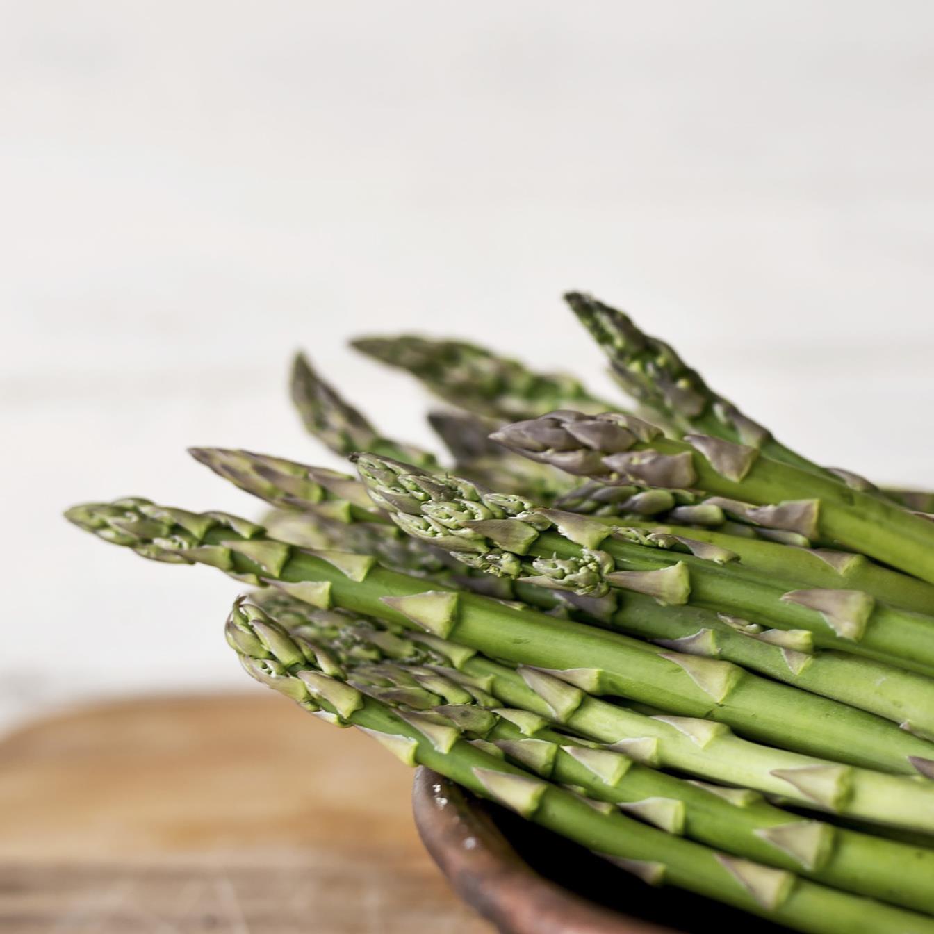 Eurosmart_Collage-06_stock picture_green asparagus