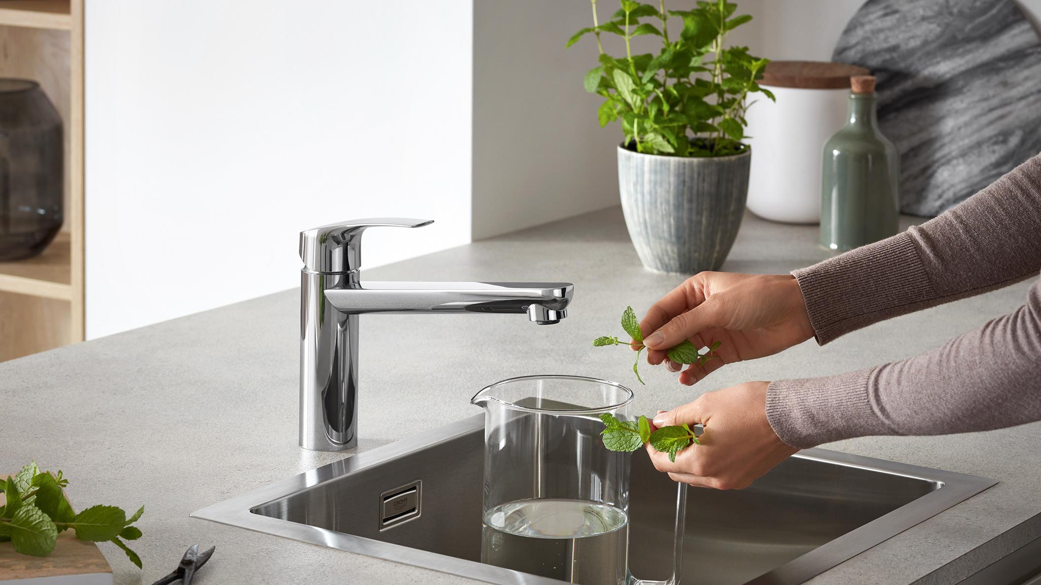 Eurosmart_Collage-06_kitchen faucet