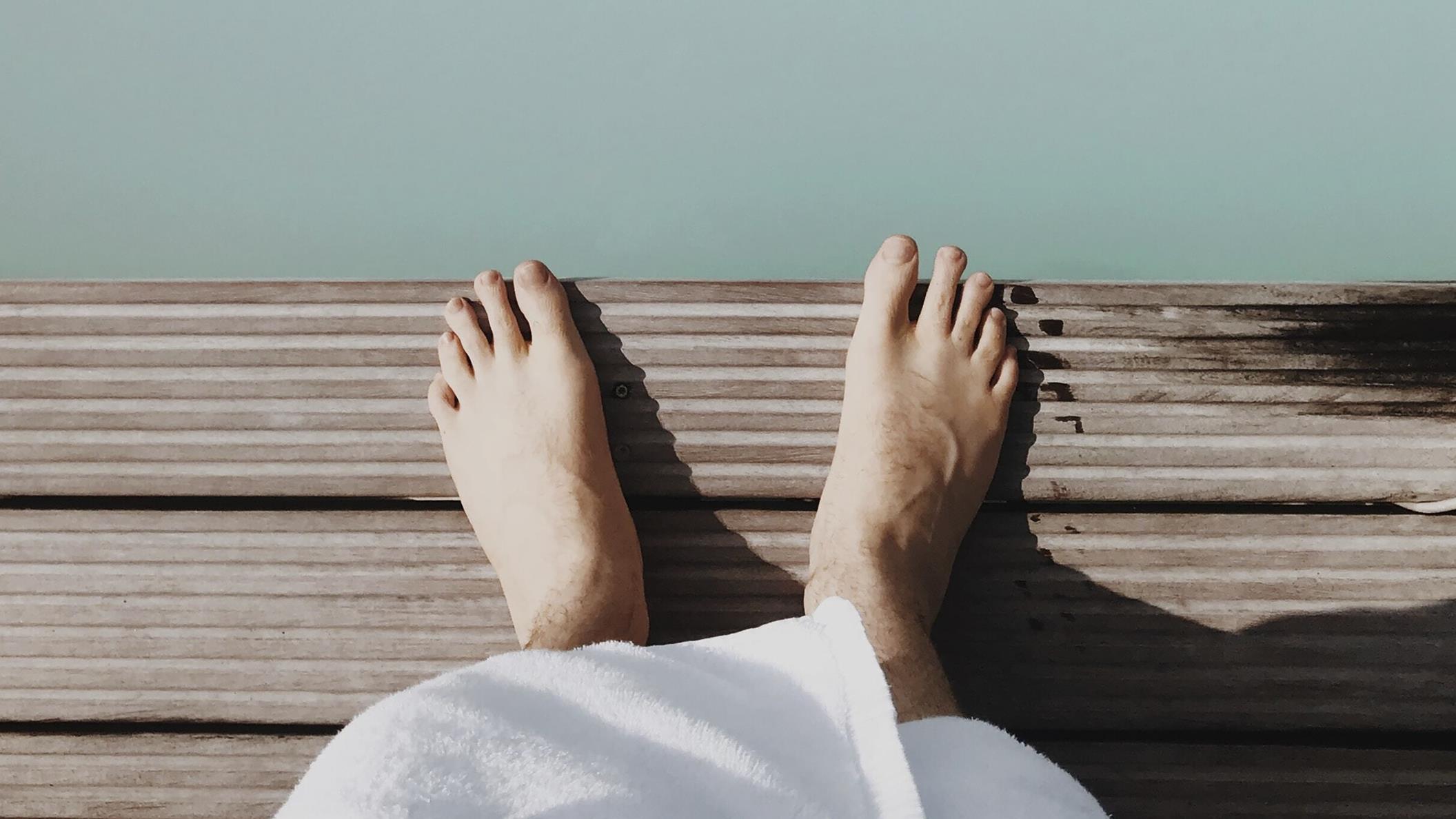 Collage 01_top view feet