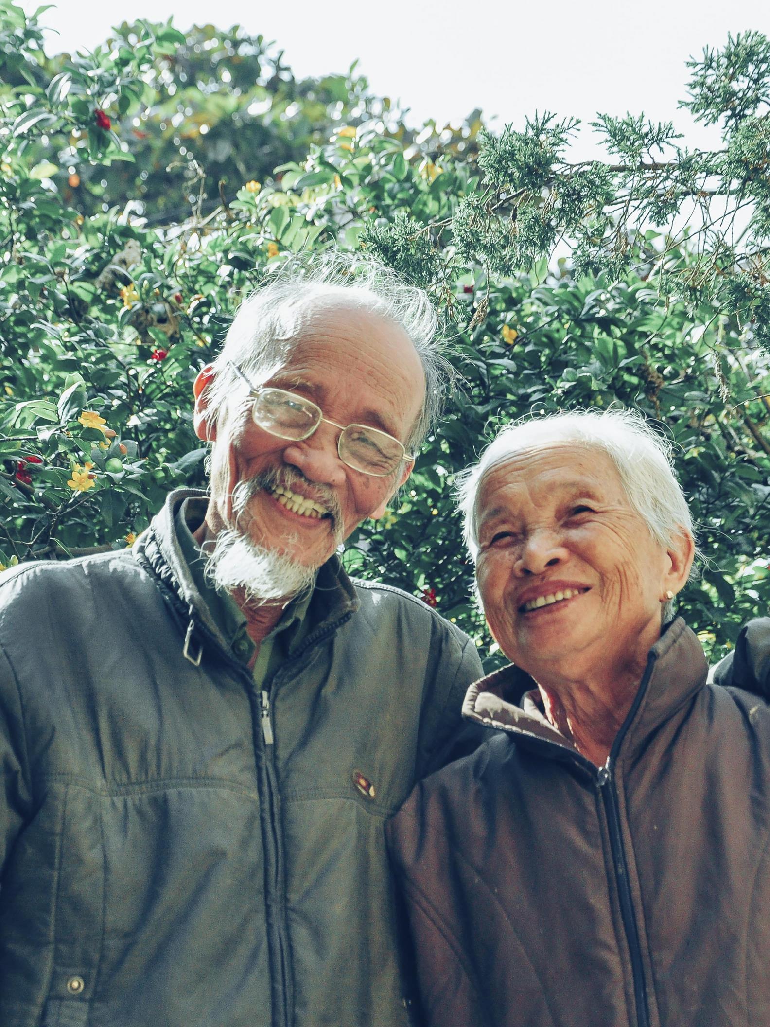 Sustainability_Collage-07_elderly couple